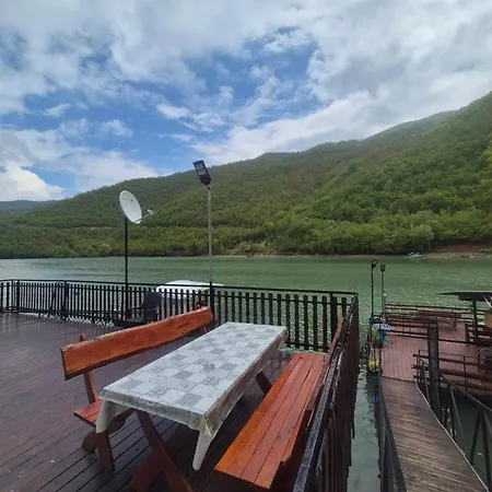 Vikendica Na Drini Kod Medjedje Casa de Férias