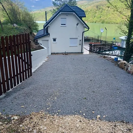 Vikendica Na Drini Kod Medjedje *