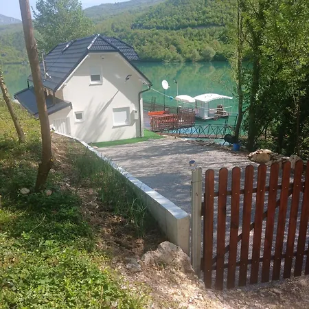 Casa de Férias Vikendica Na Drini Kod Medjedje *
